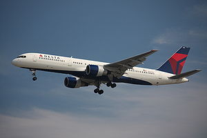 A Delta Air Lines Boeing 757-232 landing at Va...