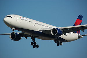 English: A Delta Airlines Airbus A330-323E lan...