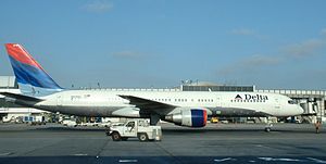 English: Delta Airlines Boeing 757-232 at Los ...